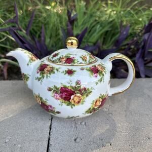 Royal Albert Old Country Roses Classic III Chintz Teapot 1999 Gold Trim